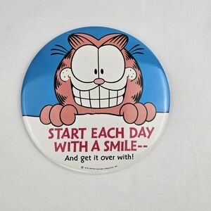1978 Vintage Garfield Smiley Large Button